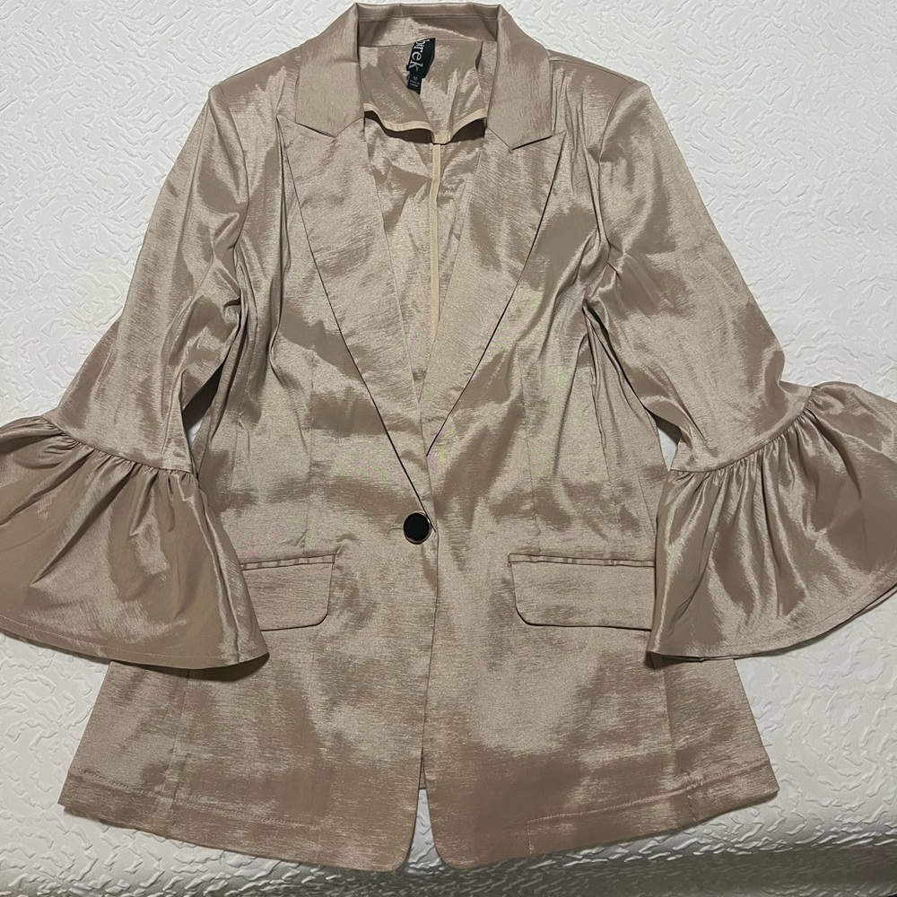 Blazer with bell sleeves